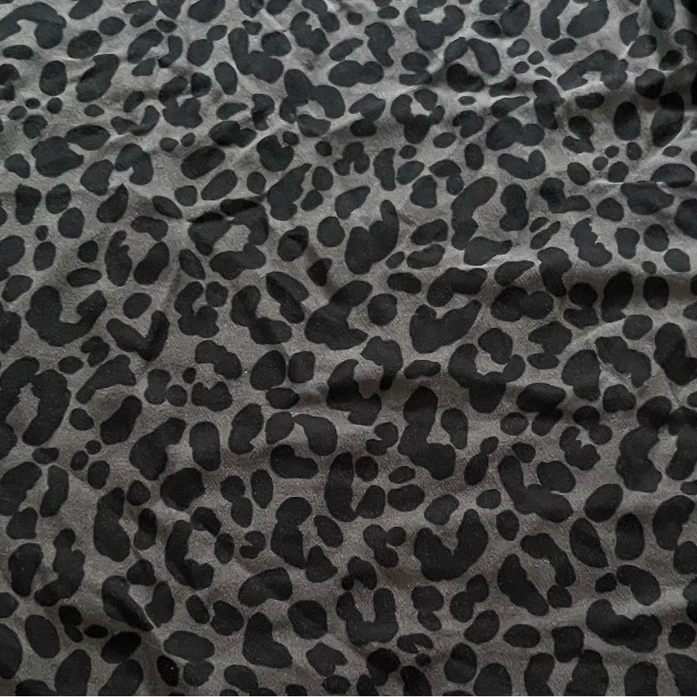 Torrid Leopard Print Ruched Sleeve Crepe Keyhole Back Blouse Size 5X - Picture 5 of 11